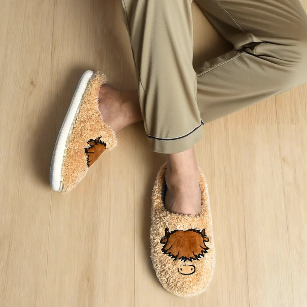 Elvora Men's Highland Cow Slipper in Cow, view 2